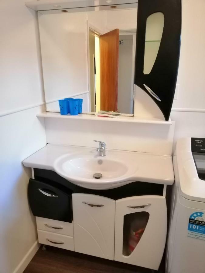 Homestay Double Room, Near The City Center Крайстчърч Екстериор снимка